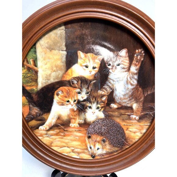 Decorative Plate With Frame "Friend Or Foe?" By Wolfgang Kaiser 1991 Cats & Hedg - Picture 2 of 5